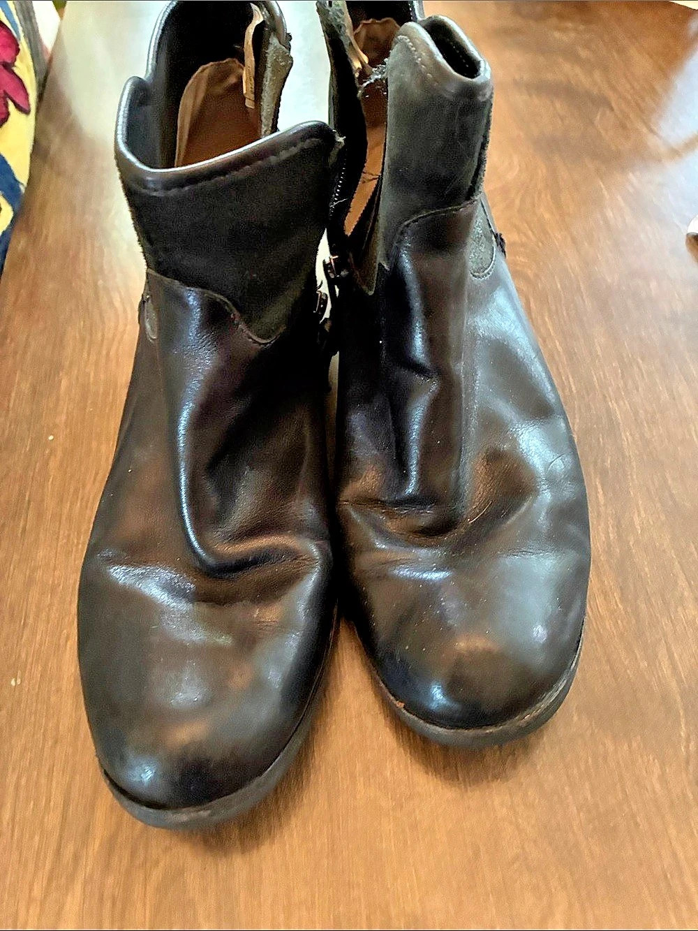 UGG Sundance Revival Leather Ankle Boots Black US 8.5